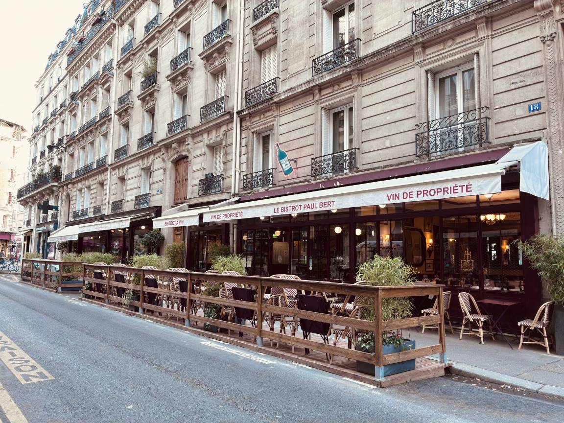 Une terrasse de bistrot dans le quartier, rue Paul Bert